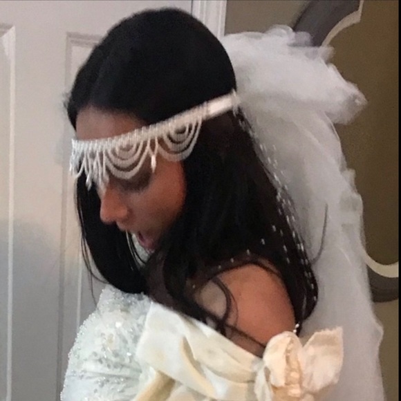 Elegant custom bridal veil 40” length pearl tiara headband flower bustle formal - Picture 12 of 12